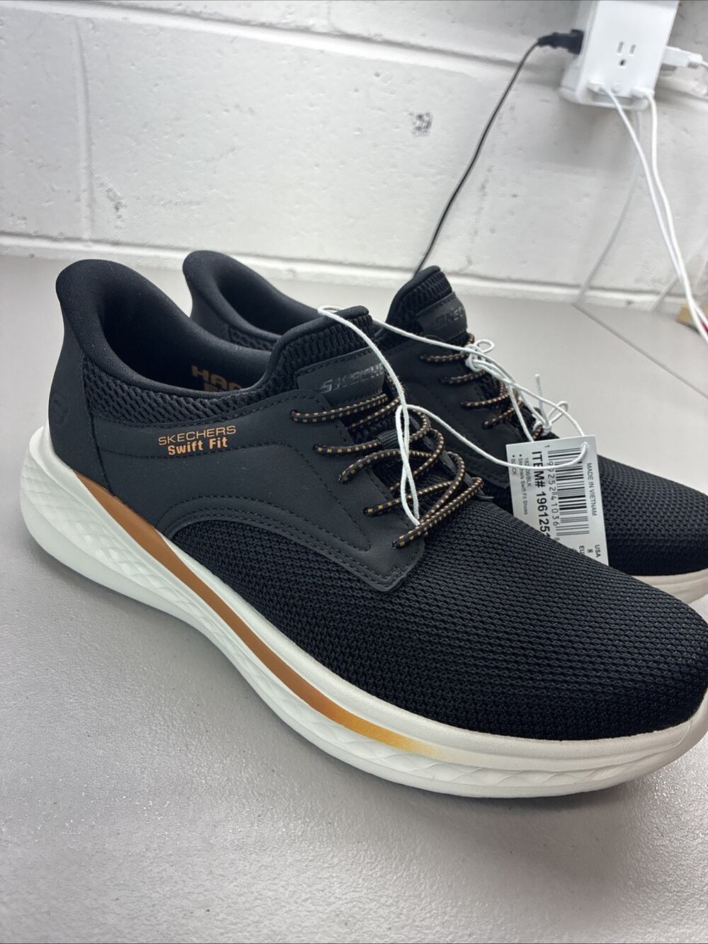 Skechers Mens 8 Sneakers Black Swift Fit Shoes Hands-Free Slip-On Memory Foam